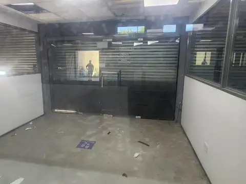 Local en Alquiler en Isidro Casanova, USD 1.800