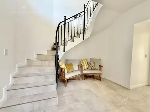 Casa 7 ambientes con 5 baños