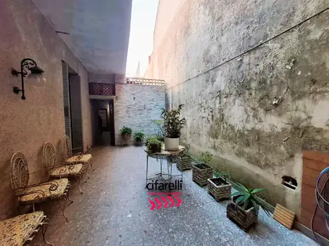 Av. Escalada  al 300