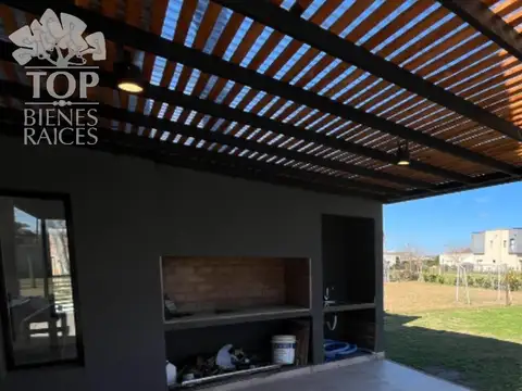 Casa 4 ambientes con 3 baños