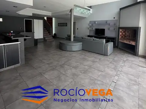 Casa en Venta con 2 cocheras