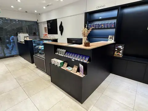 Reconquista 621 , Piso pb