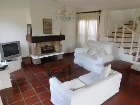 Casa 5 ambientes con 3 baños