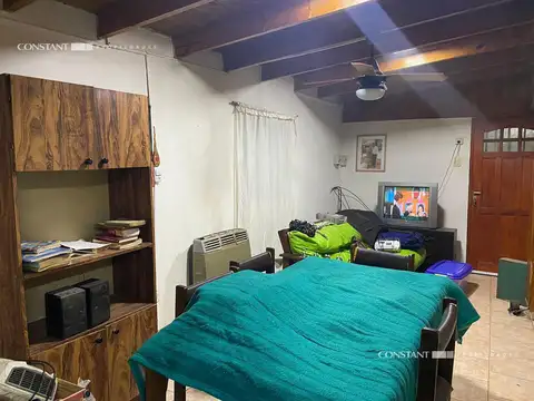 Casa 5 ambientes con 1 baño