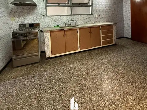 OPENHOUSE alquila 2 amplias casas en un mismo terreno en plena 5ta Sección