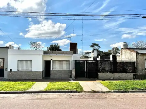 CASA EN VENTA EN PERGAMINO CON PATIO