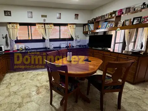 Casa en Venta con 6 cocheras
