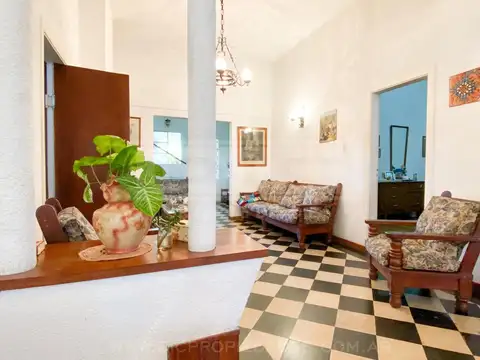 Carlos Pellegrini al 100 entre Vte Lopez y Lavalle