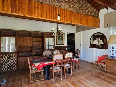 Casa en Alquiler con 1 cochera