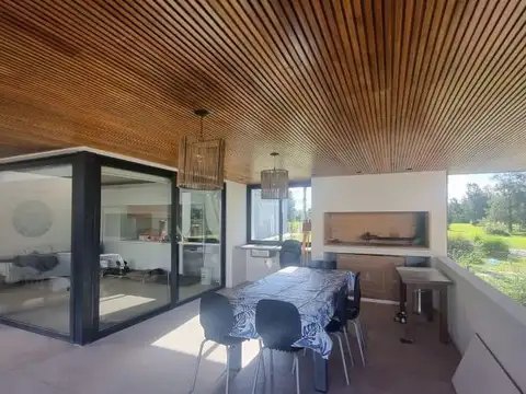 Casa en Venta en Puerto Roldan, USD 470.000