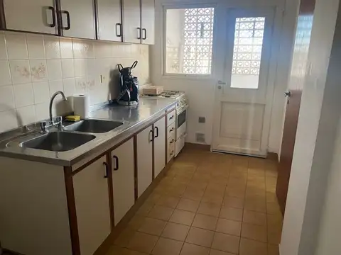 Depto Tipo Casa en Alquiler en La Plata, $ 700.000