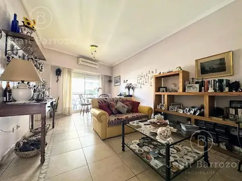 Venta departamento de 3 ambientes con cochera en Banfield Este.