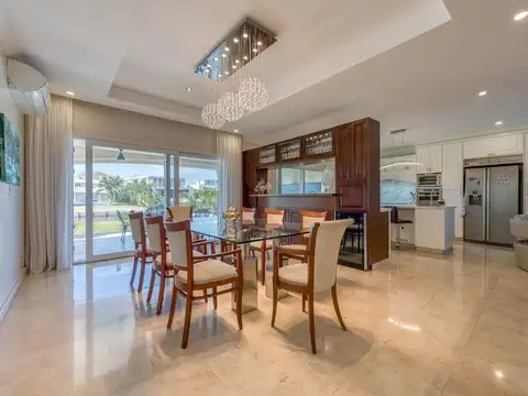 Casa 5 ambientes con 5 baños