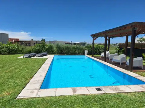 VENTA CASA SAN SEBASTIAN AREA 10 APTO CREDITO