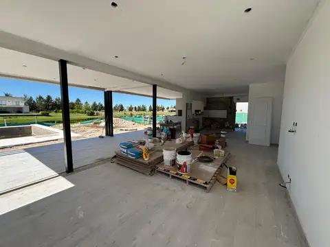 Casa en Venta con 3 cocheras