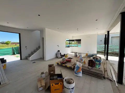 Casa 5 ambientes con 3 baños