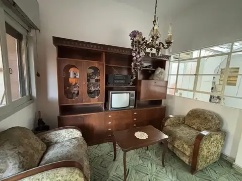 Villa Lugano-Venta casa multifamiliar. NUEVO VALOR