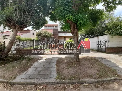 Casa 4 amb + Depto 2 amb   Lote Propio - EXCELENTE UBICACIÓN
