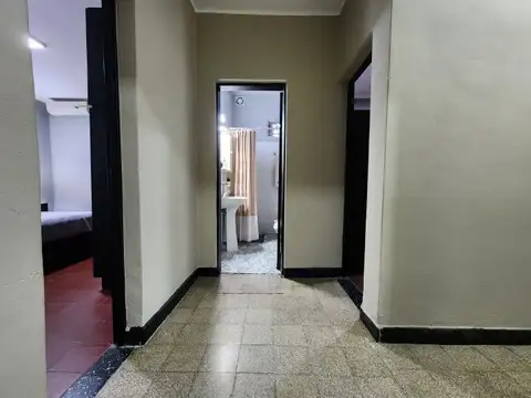 AMPLIA CASA AL FRENTE, DOBLE INGRESO. BARRIO MATHEU