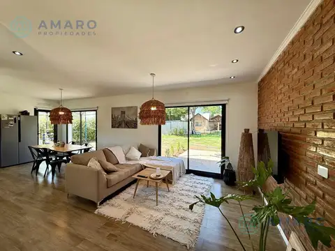 Venta · Casa · 2 Dormitorios · Cochera · Piscina · Paseo La Tradición · Funes