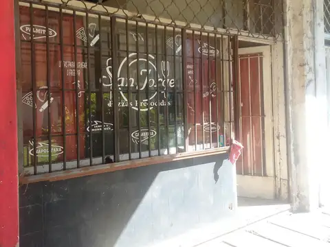 LOCAL EN CENTRO COMERCIAL- MUY CONCURRIDO