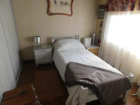 Departamento P:H de 3 ambientes, con patio- Muy buen estado