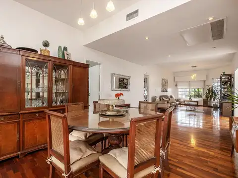 Casa 6 ambientes con 4 baños