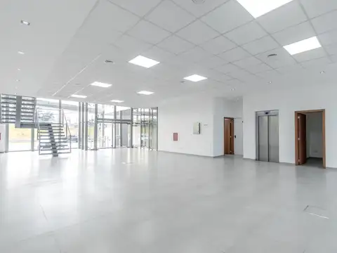Edificio corporativo premium de 1225m2 sobre Au. Panamericana, límite de Munro y Martínez.