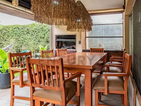 Av de los fundadores 100, Piso 0