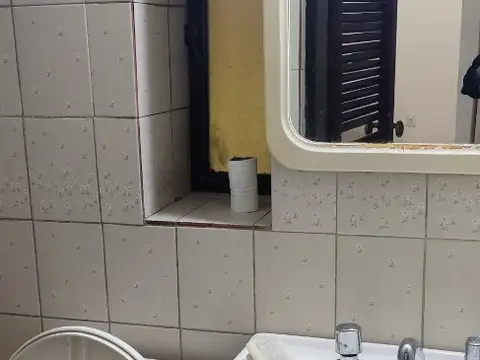 Chalet de 3/4 amb. sobre lote propio.-