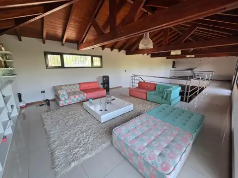 Casa en Venta con 8 cocheras