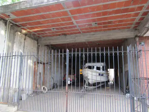 VENTA DE LOCAL CON VIVIENDA EN BURZACO