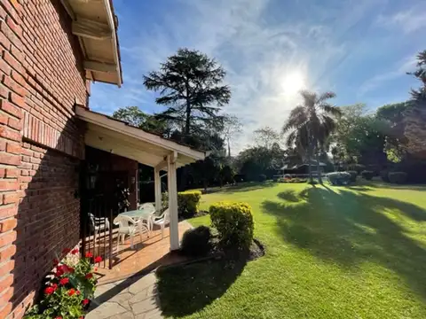 Casa 7 ambientes con 4 baños