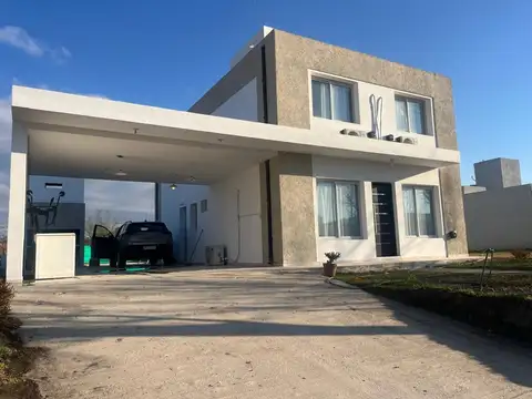 VENTA CASA TEJAS 4 3 DORM PILETA