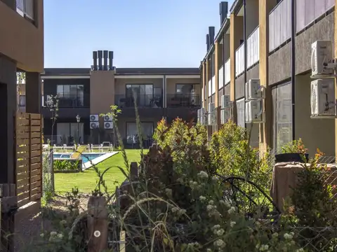 LA CAÑADA VILLAGE .