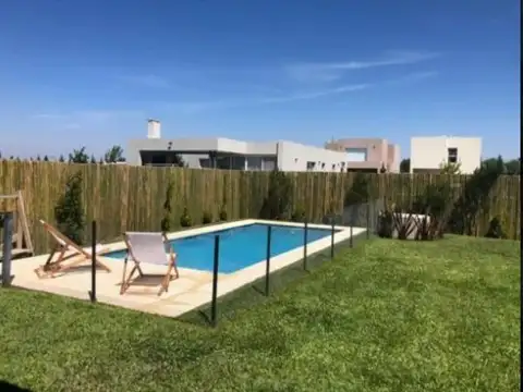 Blvd. De Todos Los Santos  al 4300