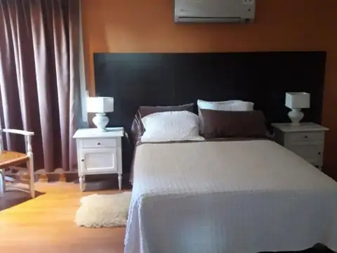 Casa en Venta con 3 cocheras