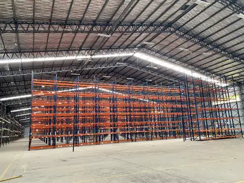 Depósito en Garin en alquiler. Predio privado de 17.000 m2