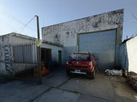 DEPOSITO TALLER CON GALPON PASANTE, OFICINA AL FRENTE