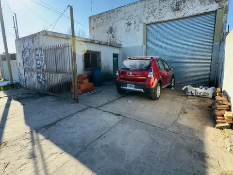 DEPOSITO TALLER CON GALPON PASANTE, OFICINA AL FRENTE