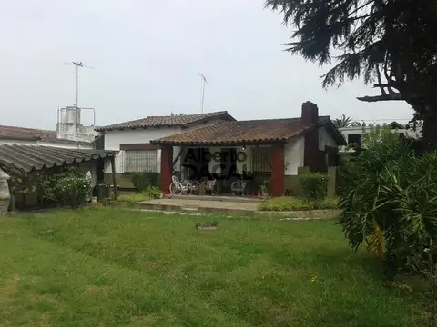 Casa en Venta en 6 (ex12) esq. 44 Villa Elisa - Alberto Dacal Propiedades