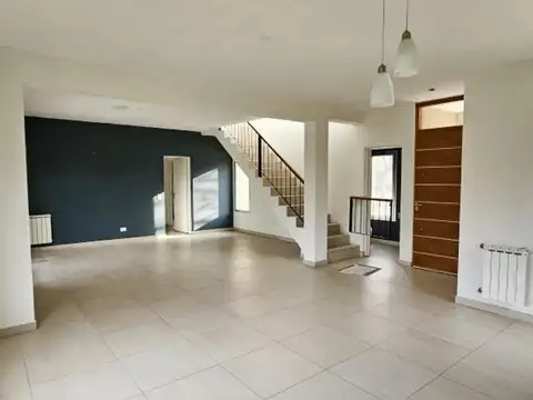 Av de Todos los Santos al 1700