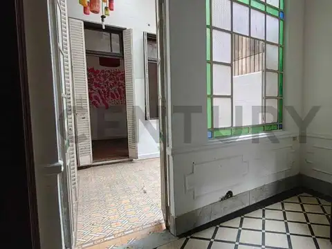 PH de 4 ambientes al frente-Planta Baja a Refaccionar