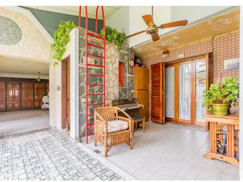 Casa 7 ambientes con 5 baños