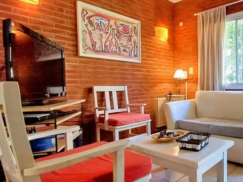 TRIPLEX VENTA 4 AMBIENTES PINAMAR COCHERA PATIO