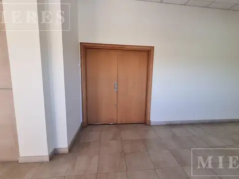 Oficina en Venta con 5 cocheras
