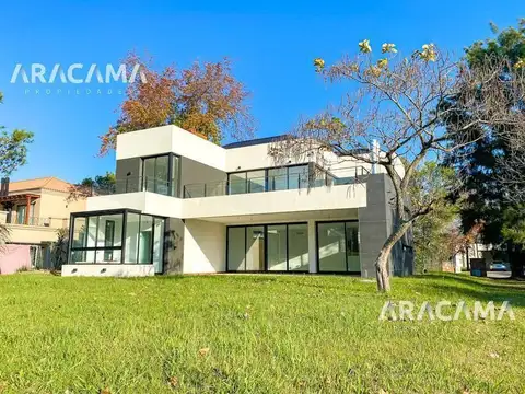 Casa 4 ambientes con 3 baños