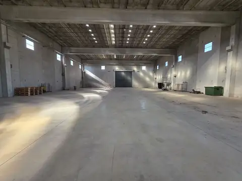 Galpón en aqluiler de 1125 - A estrenar - Piso de alto transito