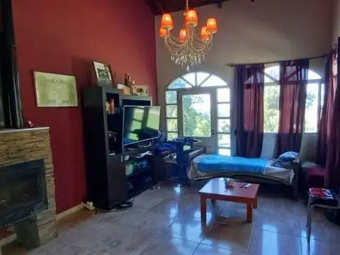 Casa de 7 ambientes con Pileta. Sierras de los Padres.