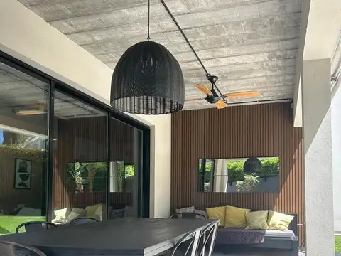 Casa en Alquiler Temporal en Punta Chica, USD 3.200